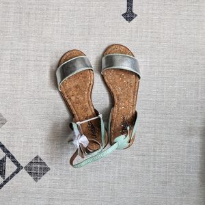 Flat sandals